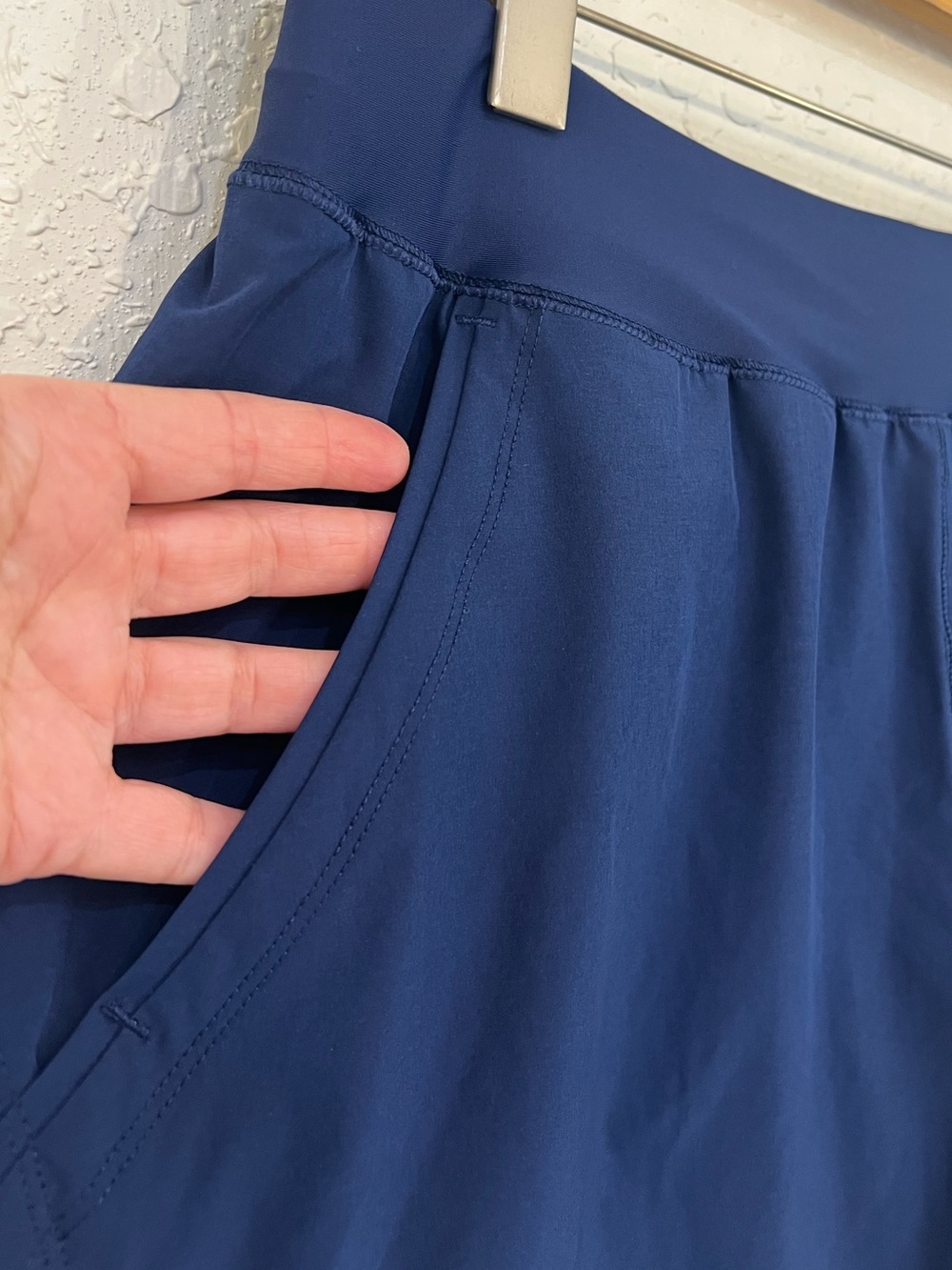 Lands’ End Navy Blue Quick Dry Athletic Shorts Size 12 - Picture 2 of 8